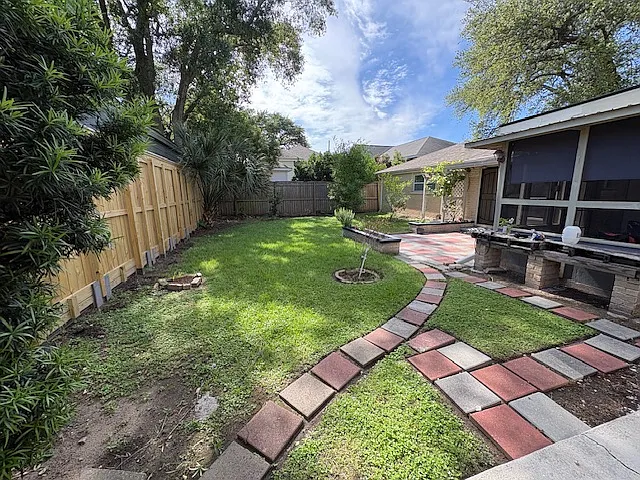 5420 Charlotte Dr — Photo 9
