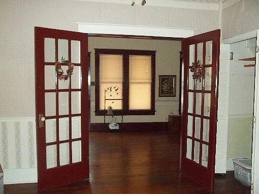 4th image of 105 Park Ave S