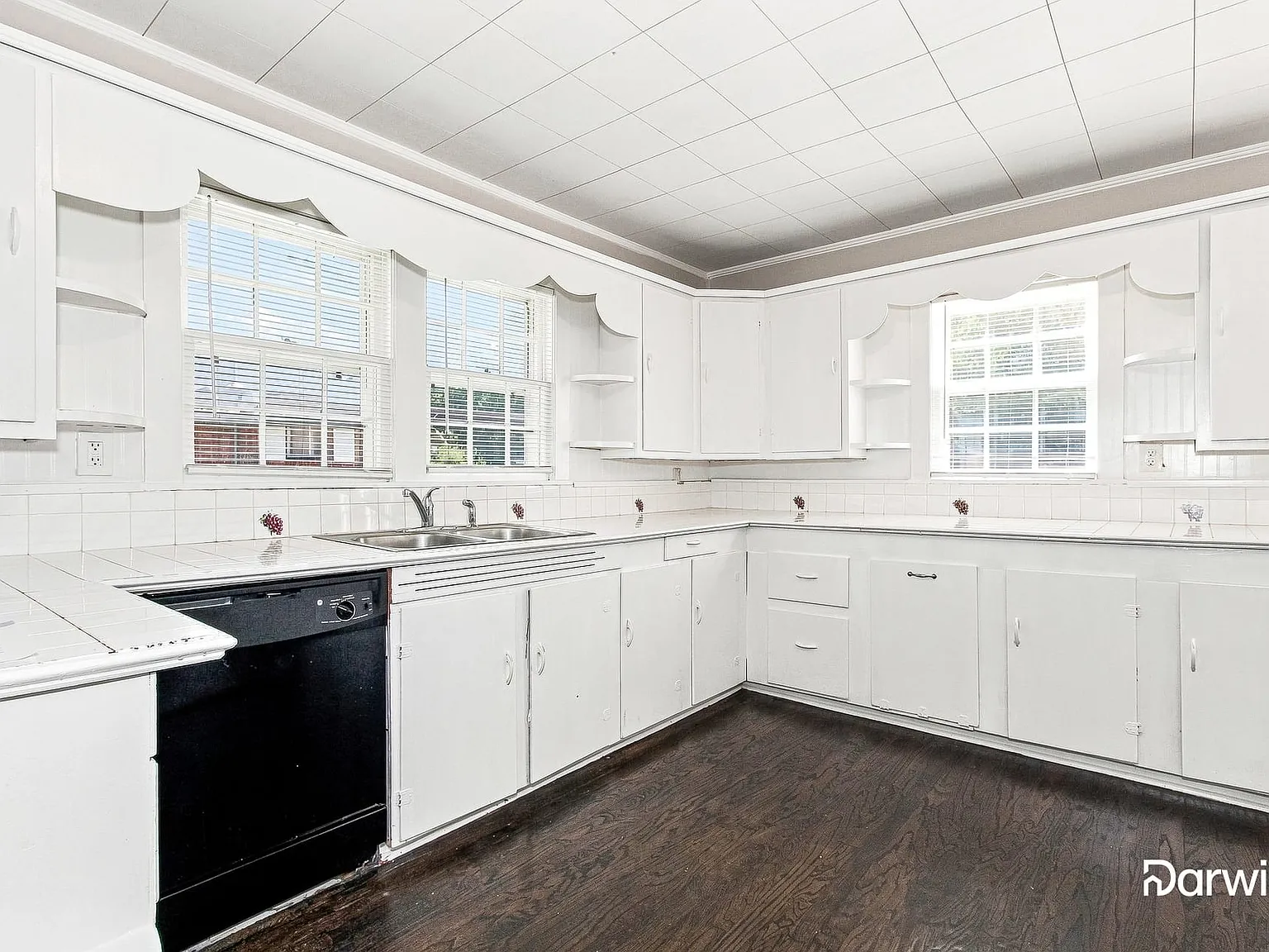 3 bed, 2.0 bath, 1985 sqft, $1,575 — Photo 2