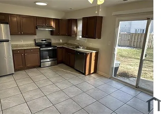 4 bed, $2,900 — Photo 4