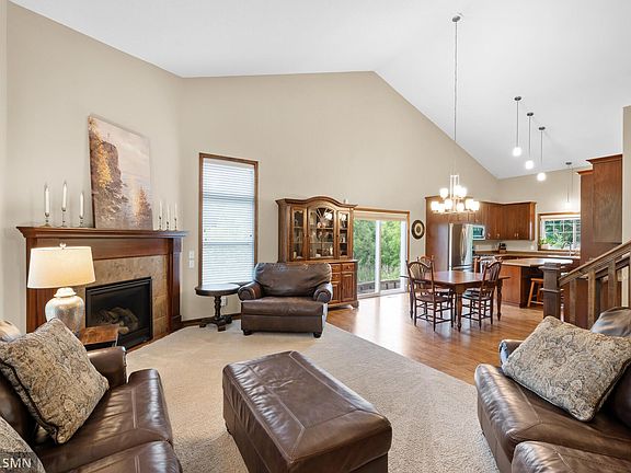 5th image of 5261 Fenson Ct N