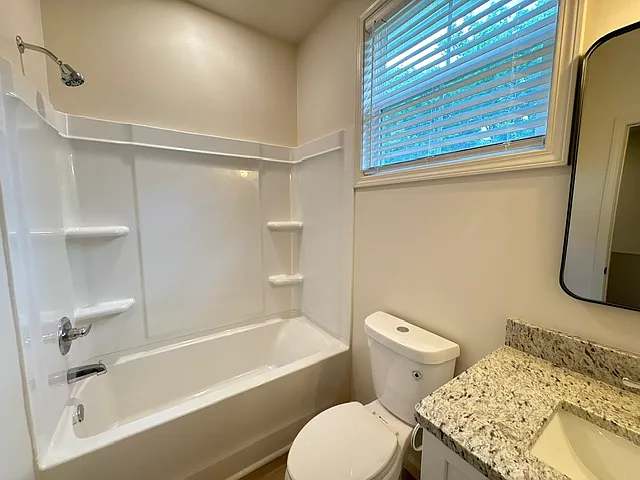 215 W Chappell St — Photo 13