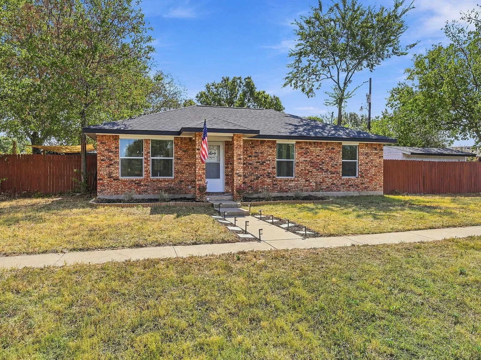 3 bed, 1087 sqft, $2,100 — Photo 1