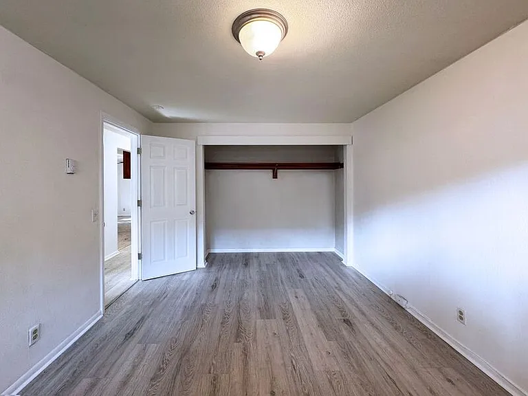 1180 E 37th Ave — Photo 32
