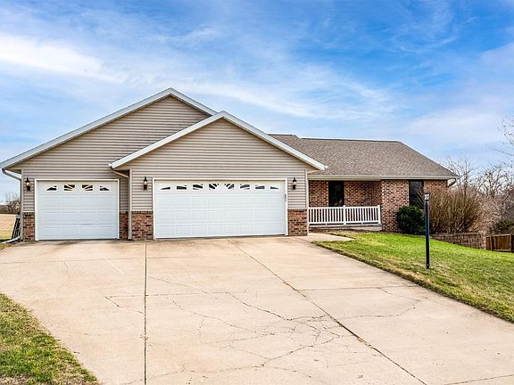 2nd image of 208 Karagen Cir