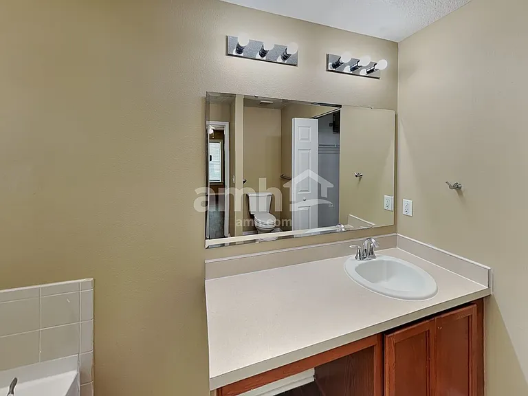 1733 Strathmore Cir — Photo 8