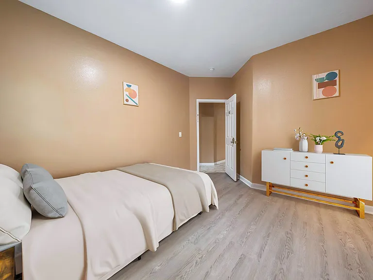 Disclaimer: This photo has been virtually staged. Not all furnishings seen will be included. Please view the virtual tour.