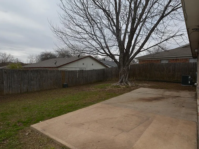 10249 Aurora Dr — Photo 2