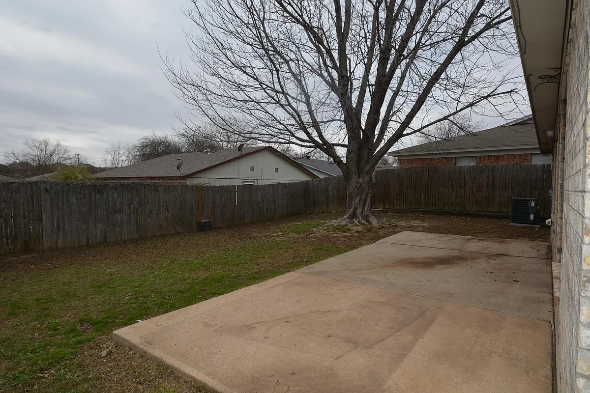 Building Photo - 10249 Aurora Dr