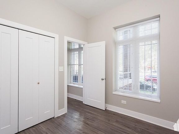 4th image of 4834 S King Dr #3E0
