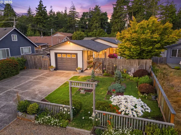2055 11th St, Florence, OR 97439
