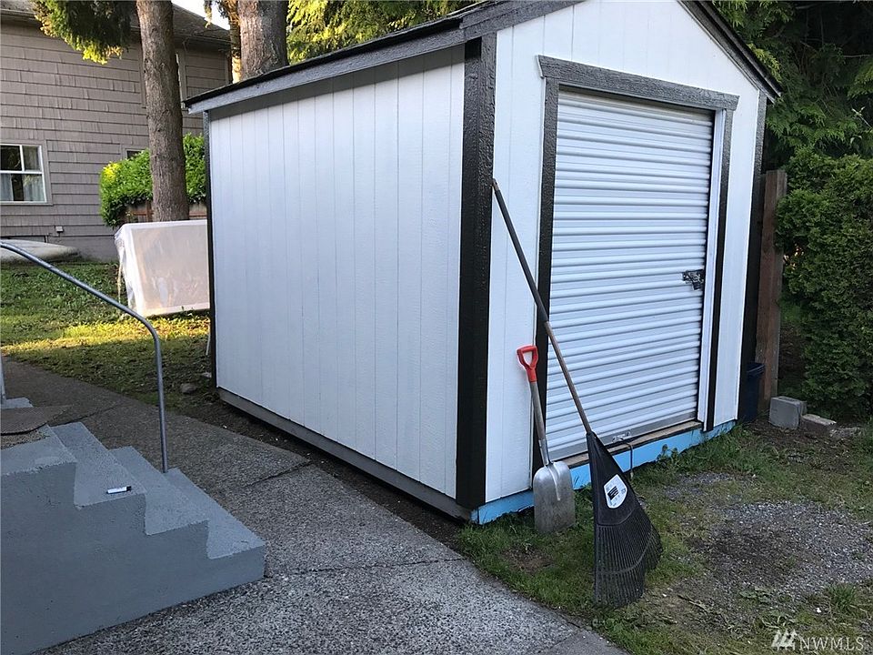 2nd image of 8458 -8460 48th Ave S