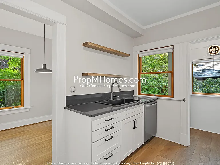 2233 SE Taylor St — Photo 6