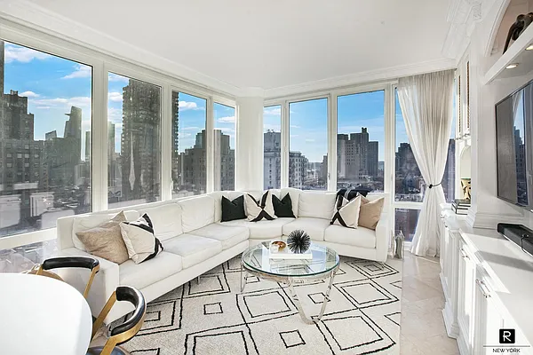 Rented by R New York | media 1