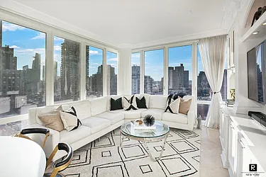 Rented by R New York