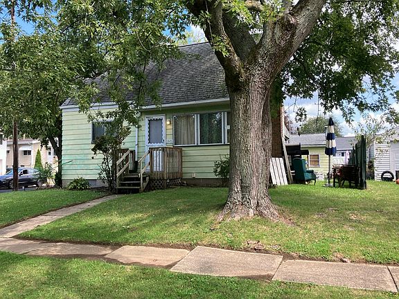 2nd image of 2915 Woodridge St