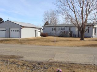 1605 44th St SE, Minot, ND 58701