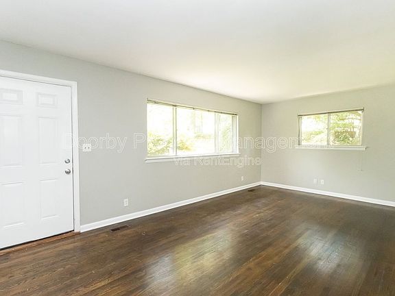 5th image of 1127 Clermont Dr