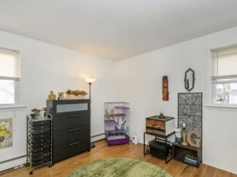44 Parkway W — Photo 6