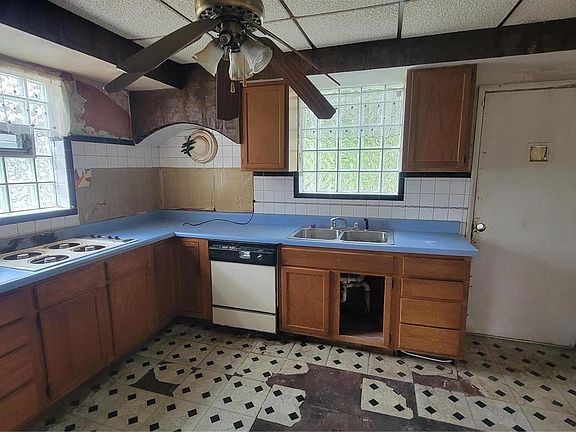 4th image of 6428 Myron Ave