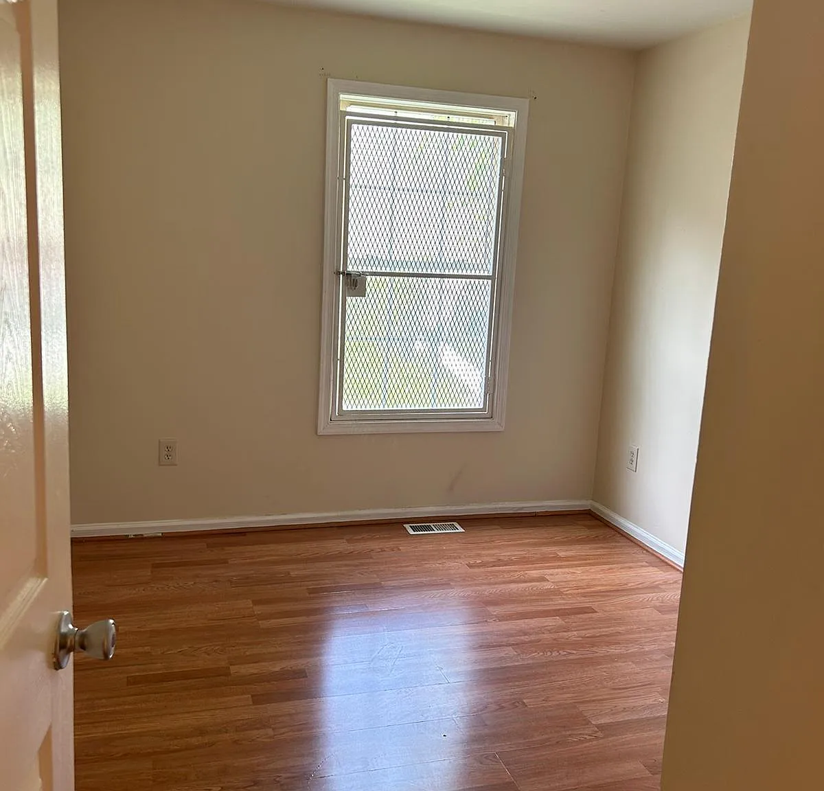 3 bed, 2112 sqft, $2,300 — Photo 3