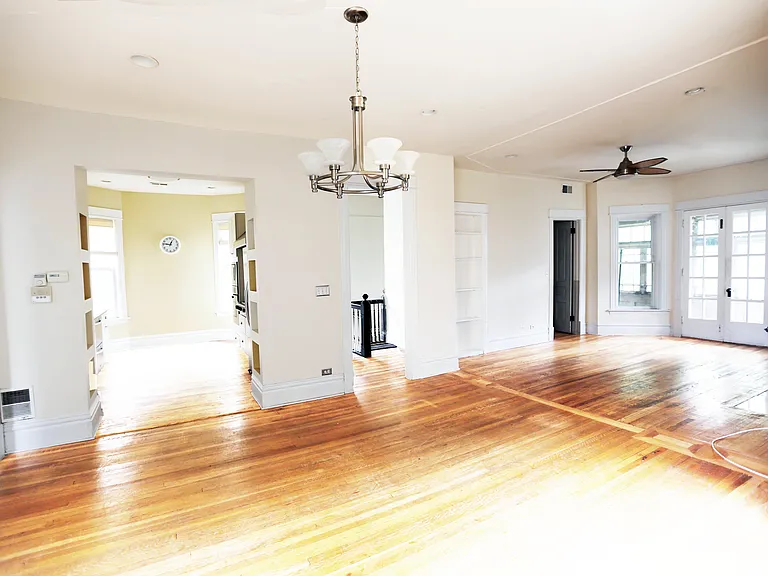 1239 W Winnemac Ave #2 — Photo 3