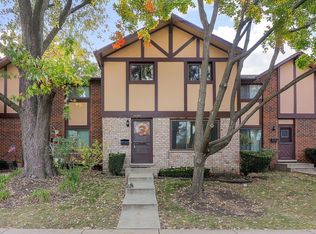 1S296 Stratford Ln, Villa Park, IL