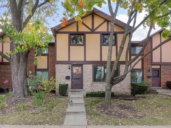 1S296 Stratford Ln, Villa Park, IL 60181