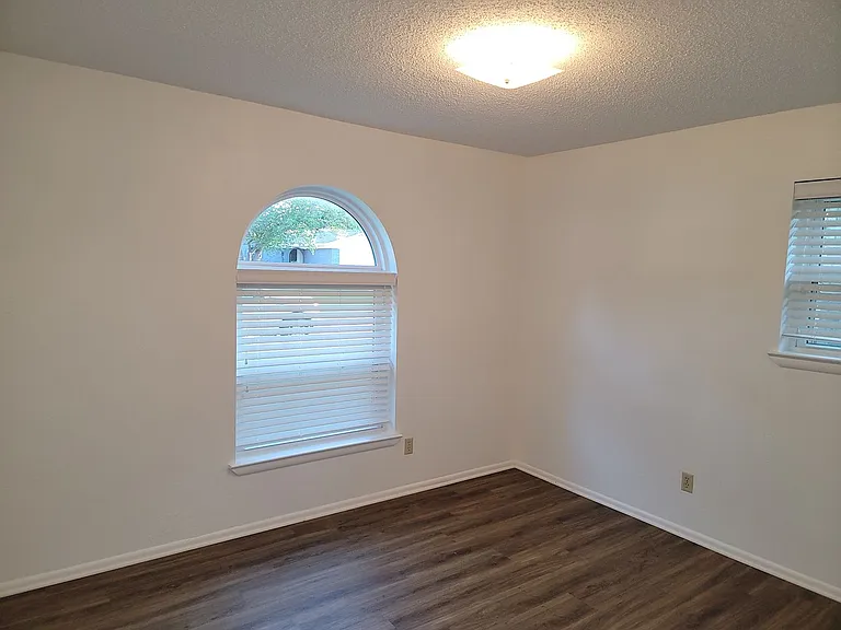 1000 Springdale Rd — Photo 27