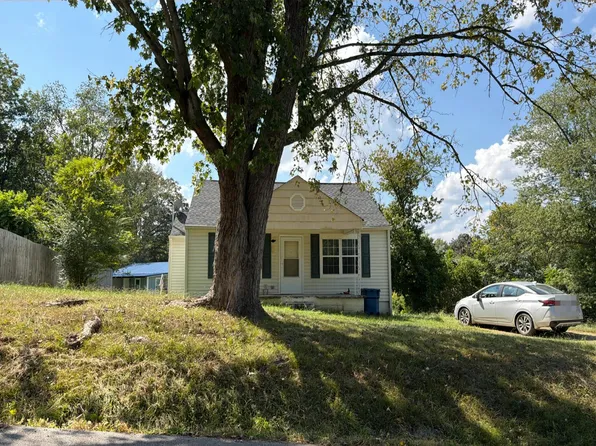 708 Oak St, Manchester, TN 37355