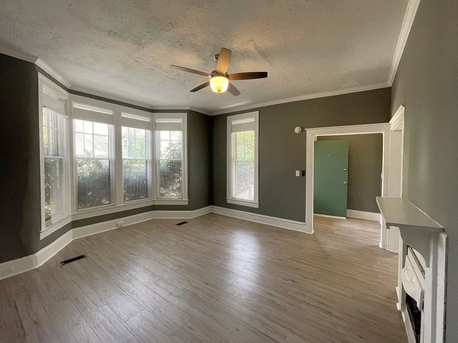 3 bed, 1200 sqft, $1,295 — Photo 4