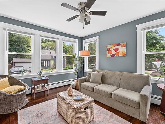 4th image of 31 Elton Ave
