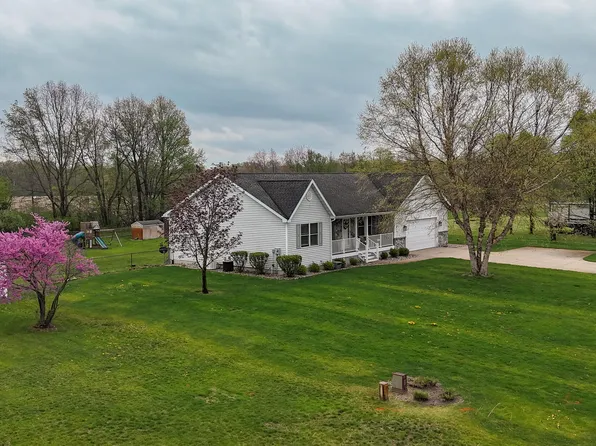 29314 Saddlebred Ln, Dowagiac, MI 49047