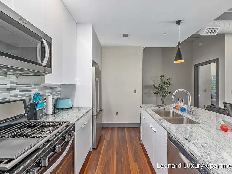 The Leonard Luxury Apartments — Photo 59
