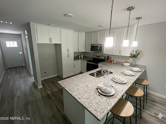 3rd image of 7044 DUNN Avenue