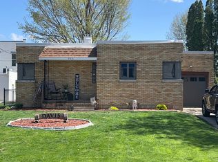 404 SW 2nd St, Aledo, IL 61231