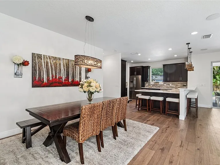 110 S Beverly Ave — Photo 12