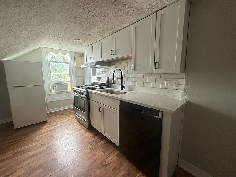 80-82 North 5th Avenue — Photo 13