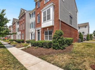 42890 Pamplin Ter, Chantilly, VA 20152
