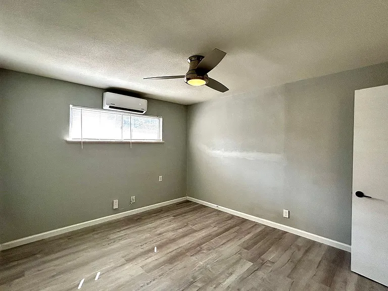 3304 Tom Green St #C — Photo 12