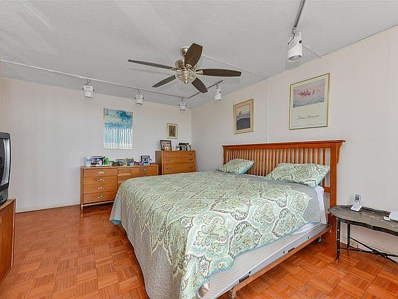 5th image of 1 Bay Club Dr APT 8R