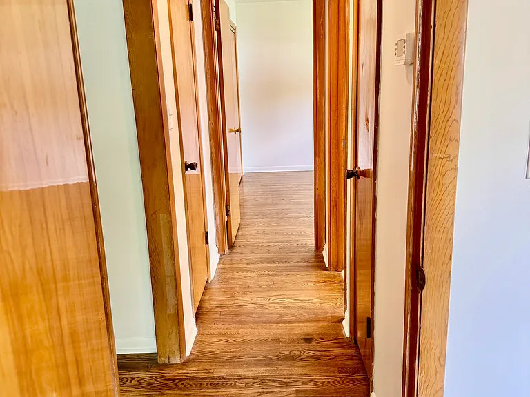 910 Gilbert Ave — Photo 10