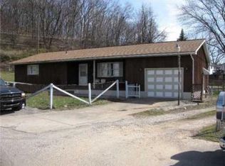 104 Cross Lanes Dr, Nitro, WV 25143