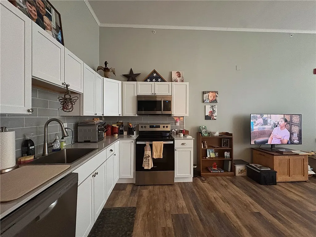 2 bed, 1.0 bath, 850 sqft, $1,550 — Photo 3