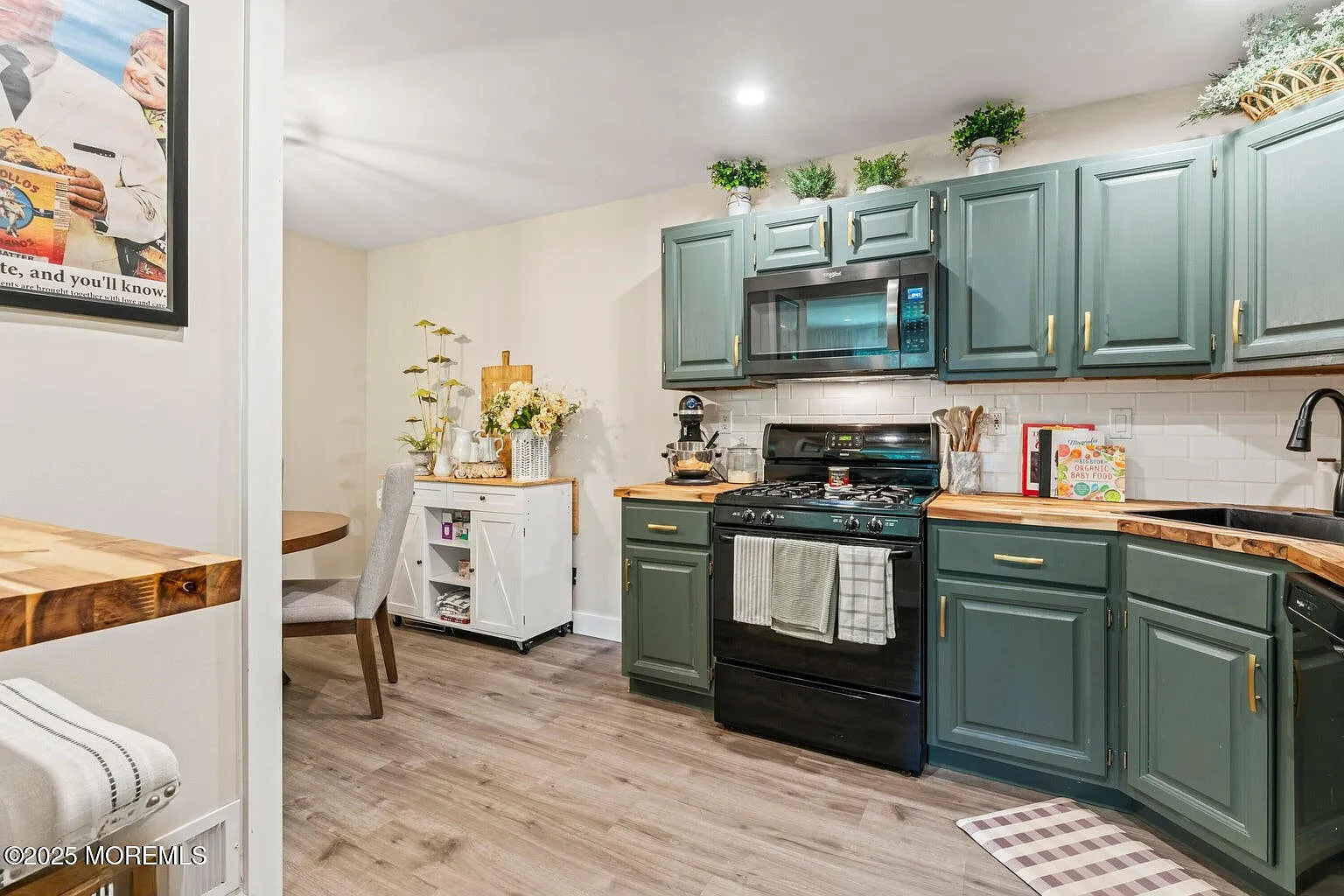 2 bed, 1040 sqft, $3,200 — Photo 4