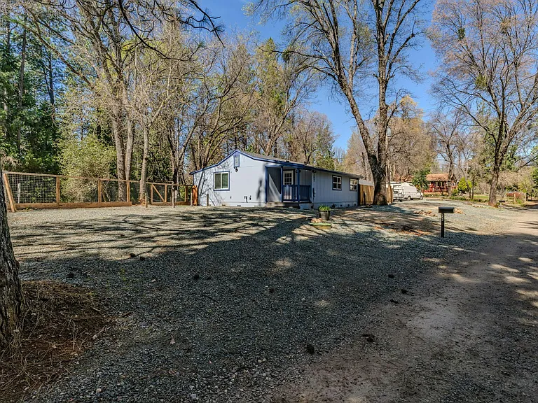 202 Lambert Ln — Photo 21