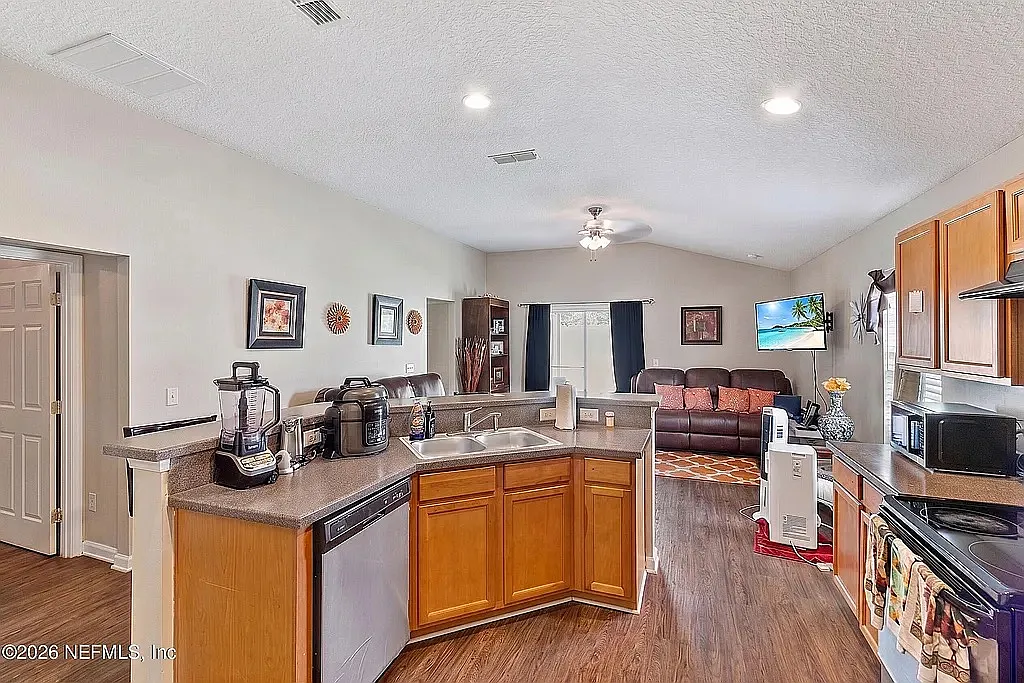 4 bed, 1850 sqft, $2,250 — Photo 4