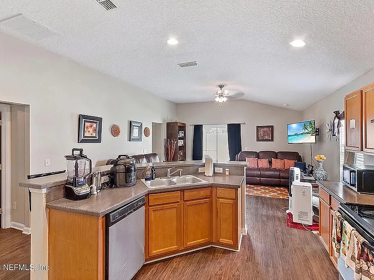 9155 Mill Grove Dr — Photo 4