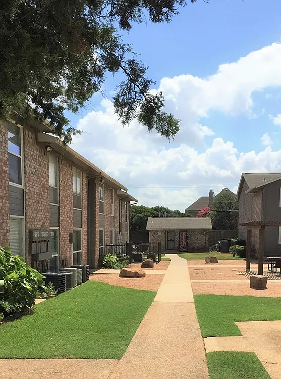Ridge Crest Apartments — Photo 2