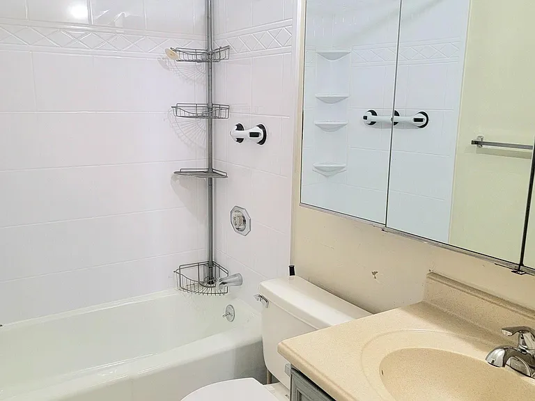 2 Elmwood Park Dr #322 — Photo 23